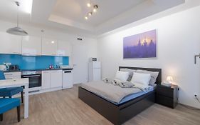 Modern Studio 10min CENTRE, Free inside Parking